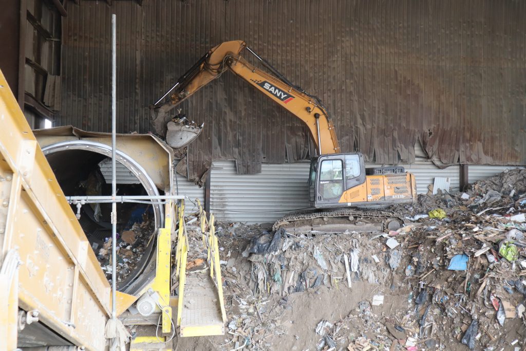 White Skip Hire clock up over 16,000hrs with two SANY SY215C’s