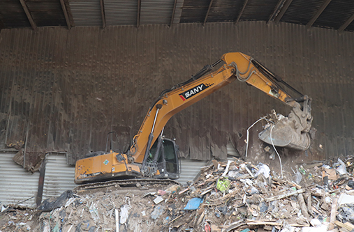 White Skip Hire clock up over 16,000hrs with two SANY SY215C's